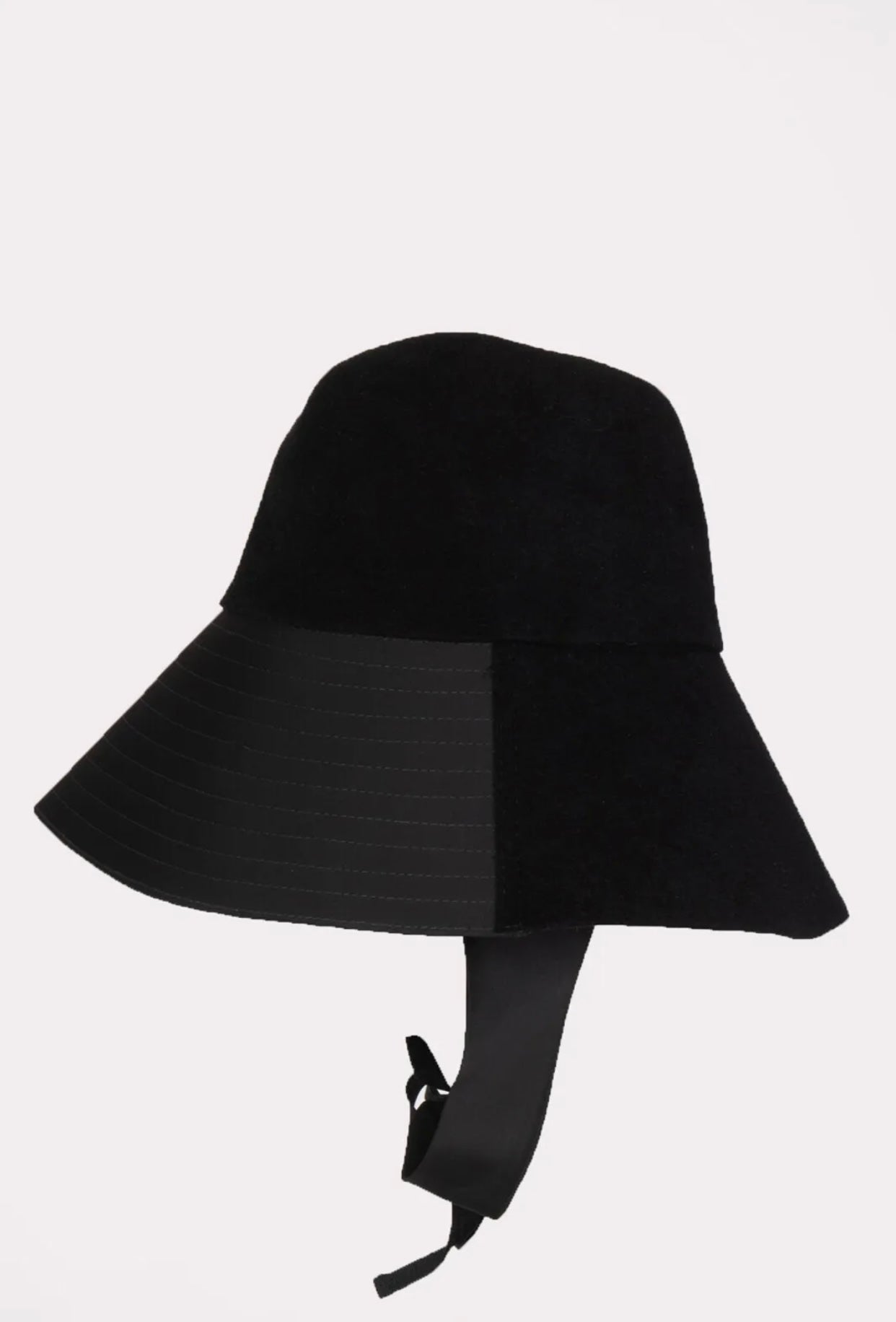 $945 VALENTINO GARAVANI Bucket Hat Size M Contrast Felt Chin Strap Wide Brim