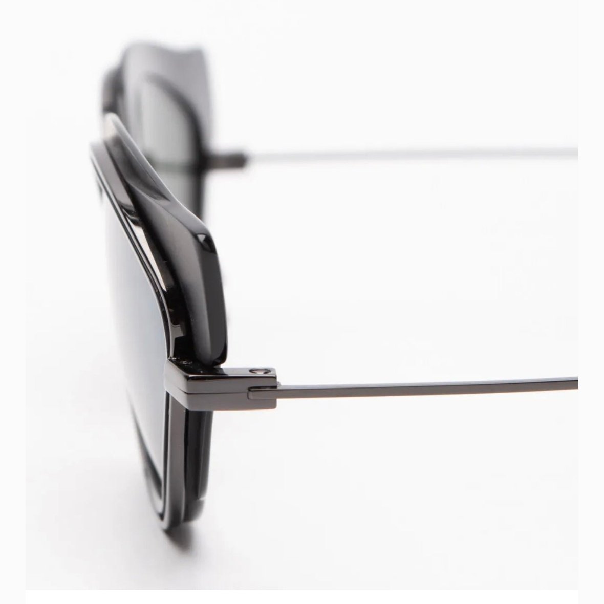 $350 DSQUARED2 Cat Eye Sunglasses Black Tinted Lenses Thin Temples