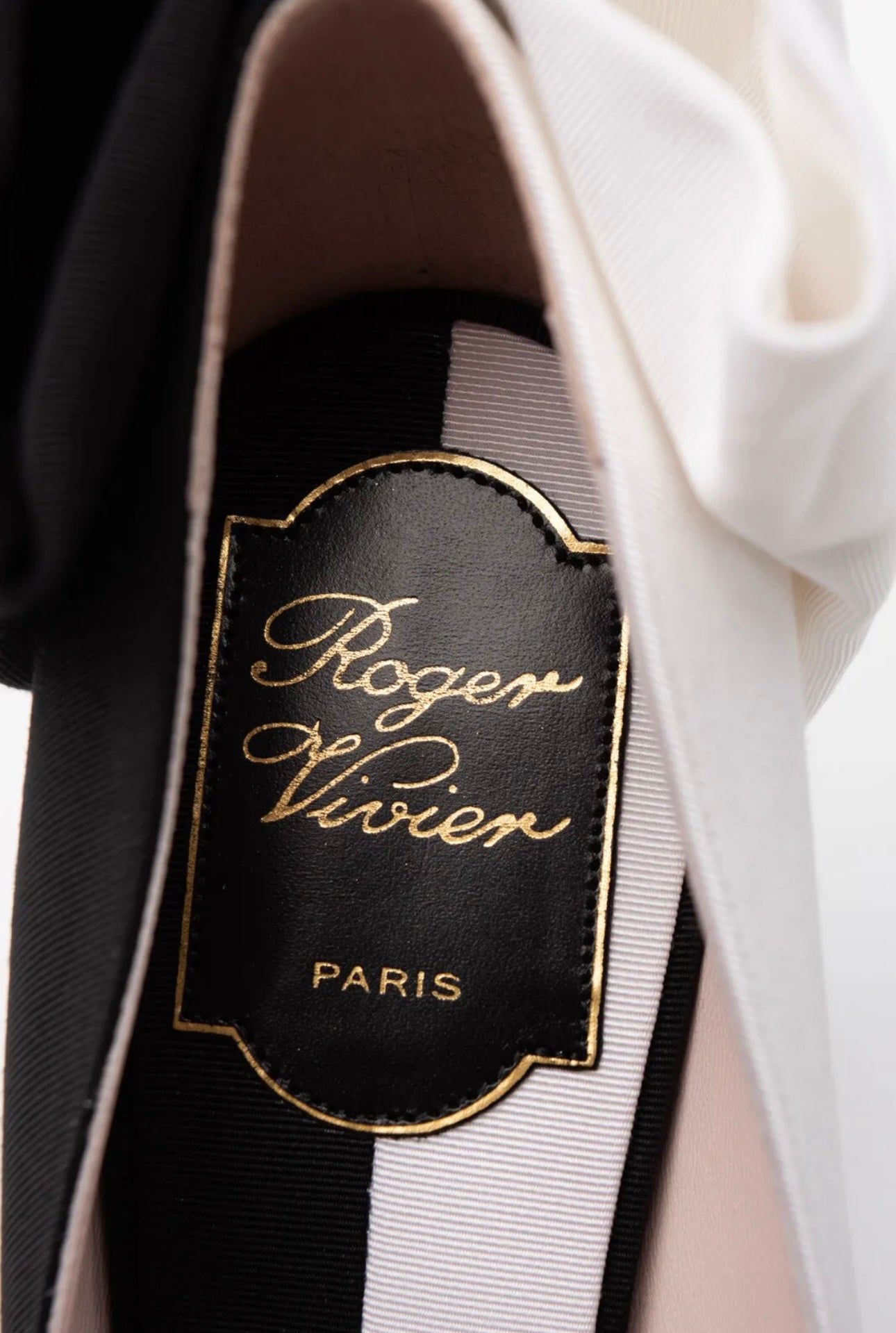 $935 ROGER VIVIER Court Shoes US9 UK6 EU39 Bow Two Tone Made in Italy