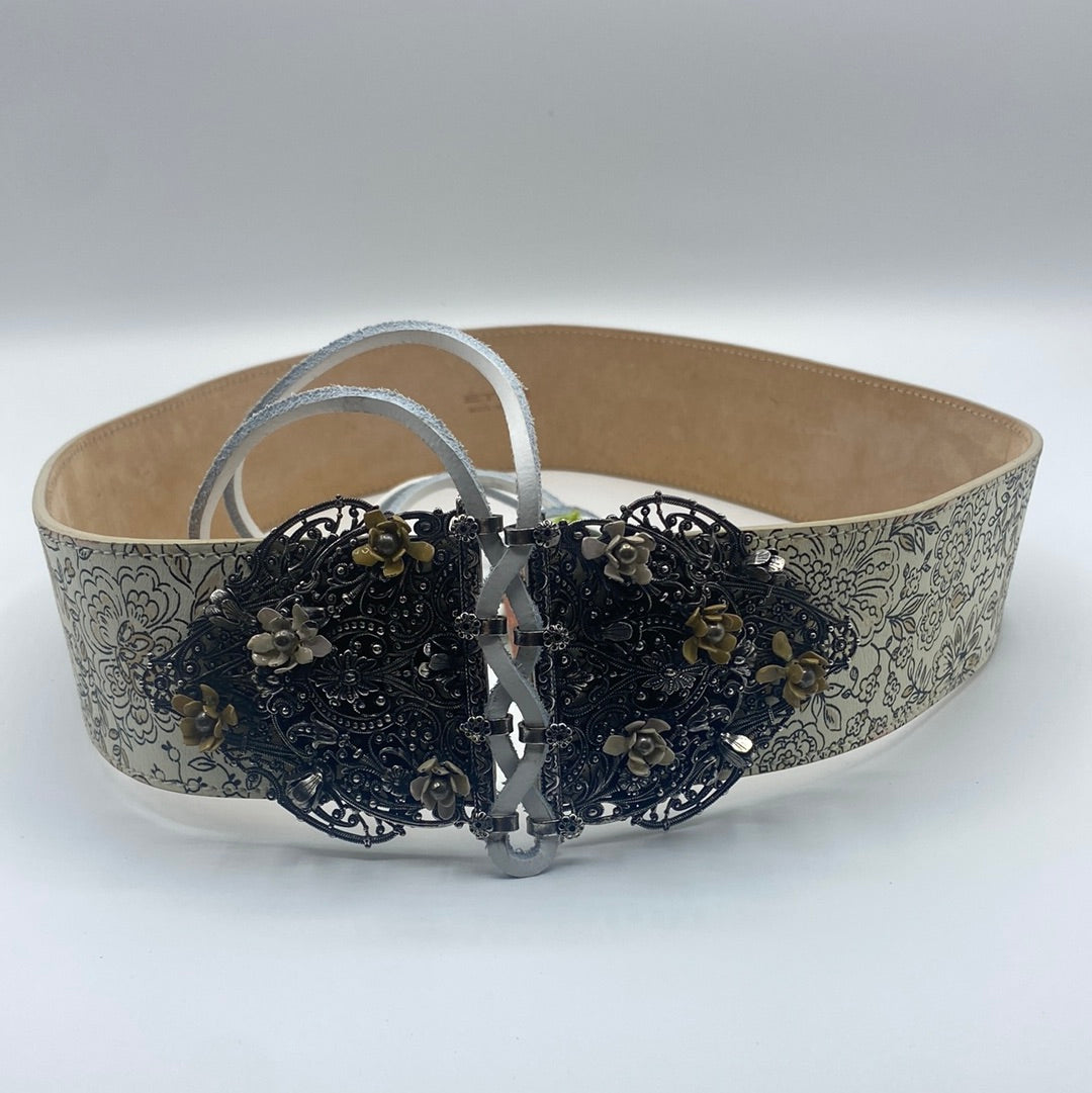 $860 ETRO Leather waist Belt, Size 75/30, Floral Pattern, lace up Front Closure.