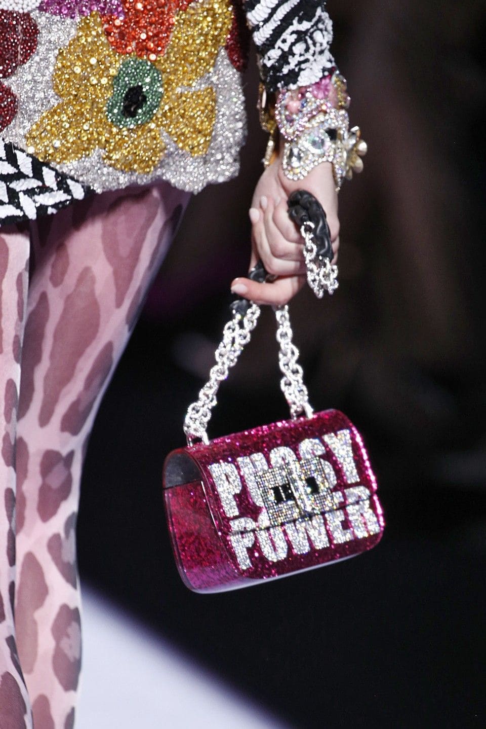 $15500 TOM FORD Limited Edition, Very Rare Collectible Glitter Shoulder Bag Rhinestones Slogan Chain Strap Turnlock.