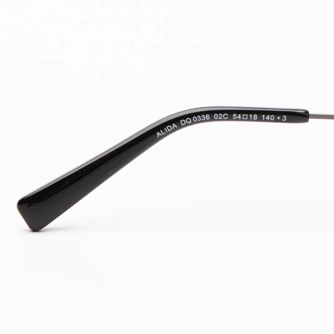 $350 DSQUARED2 Cat Eye Sunglasses Black Tinted Lenses Thin Temples