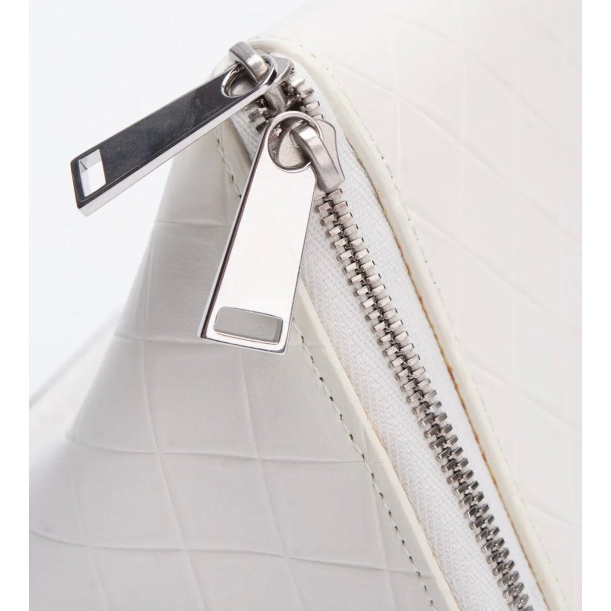 $650 BOTTEGA VENETA Leather Clutch Bag Embossed Intrecciato Zipped. Made in Italy
