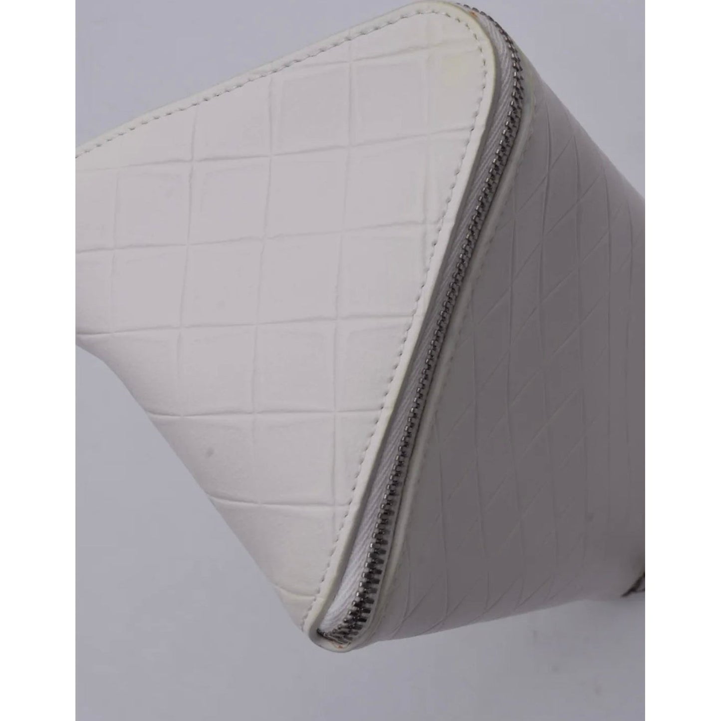 $650 BOTTEGA VENETA Leather Clutch Bag Embossed Intrecciato Zipped. Made in Italy