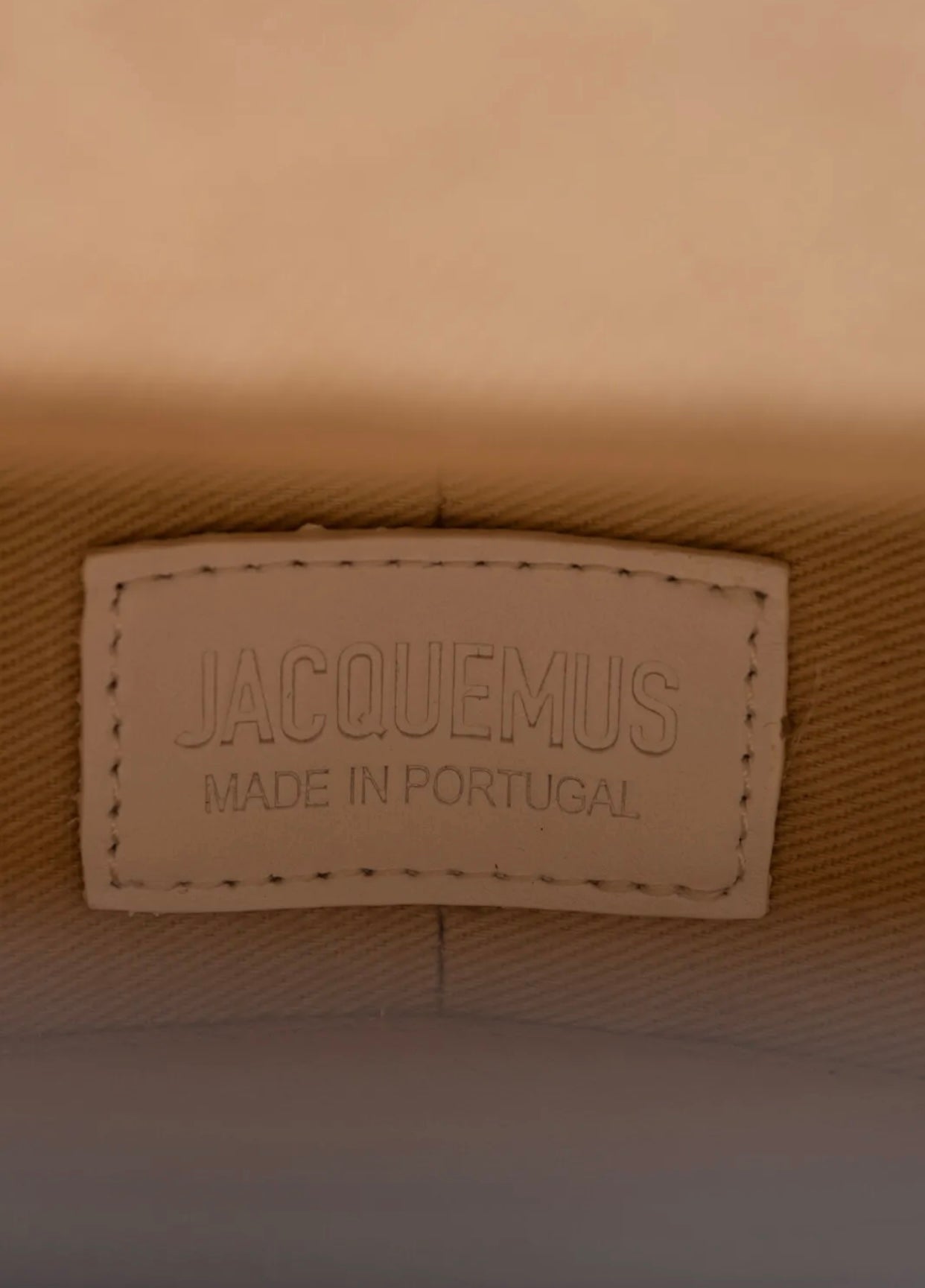 $595 JACQUEMUS La Boite A Gateaux Leather Bucket Bag Logo Magnetic Flap